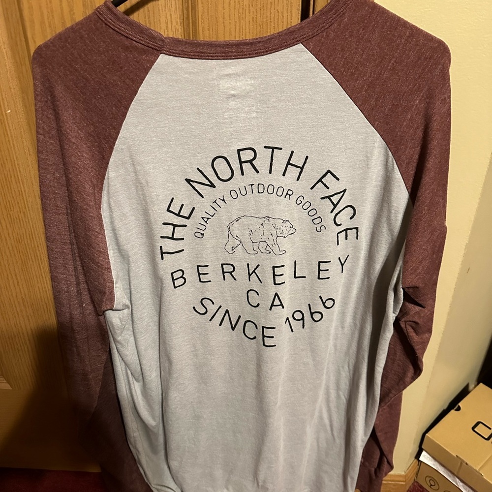 Men’s the north face long sleeve t shirt
